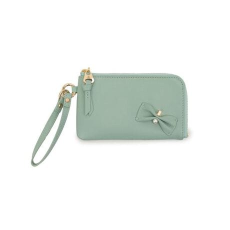 [^ԁF484752]LbVXhɂ҂̔^tOgP[XBt@Xi[t̃RCXy[XɉAJ[h|Pbg[ĂAgyȂoɊ􂵂܂B{`[tÂЂƂYAVvȂۓIȃfUCɁBTuzƂĂ֗ȃACełBAVg[ɂꂽU[{ƁAJLSp[ŗ߂؂₩ȃfBe[́AiŃtF~jȁuyAvV[YBƂƎɂȂޓ{̃U[gpA{̏_炩͋Cۂ݂̂tHA茳Dɍʂ܂B{`[t͂肰Ȃ݊Al̉炵oBO[ubNAsNȂǂ̃jAXJ[AJ[ƂɈقȂ̃oCJ[JтɋC߂Ă܂BV[Yɂ͒zE܂zEtOgP[XEpXP[X4^Ă܂By[J[TCY@()zTCY:H:8.5^W:14.5^D:1.5^Xgbv:10.5^L[`F[:11^d:70g^D:1^J[hXbg:5^t[|Pbg:1