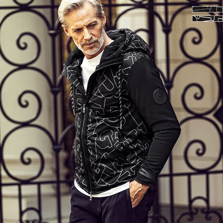 1PIU1UGUALE3 RELAX(ウノピゥウノウグァーレトレ)総柄ロゴドッキング  