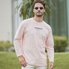 1PIU1UGUALE3 RELAX(ウノピゥウノウグァーレトレ)フロントロゴプリントロンＴ