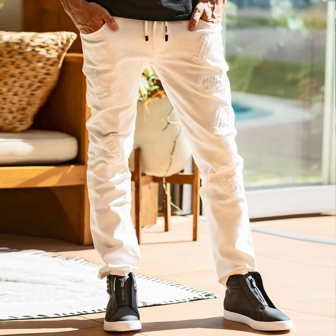 1PIU1UGUALE3 RELAXロゴアップリケデニムパンツ | ウノピゥウノウ