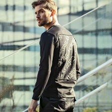 1PIU1UGUALE3 RELAX バックロゴプリントロングTシャツ
