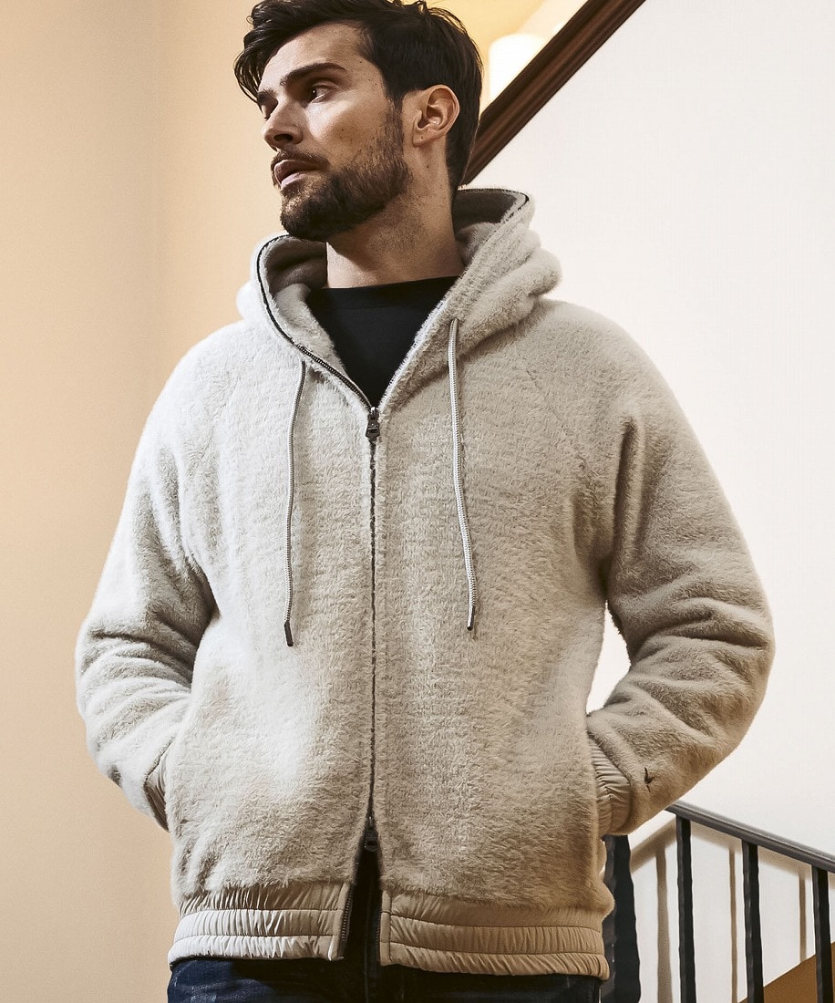 1PIU1UGUALE3 RELAX ロゴプルフーディー パーカー【飯田将成着用