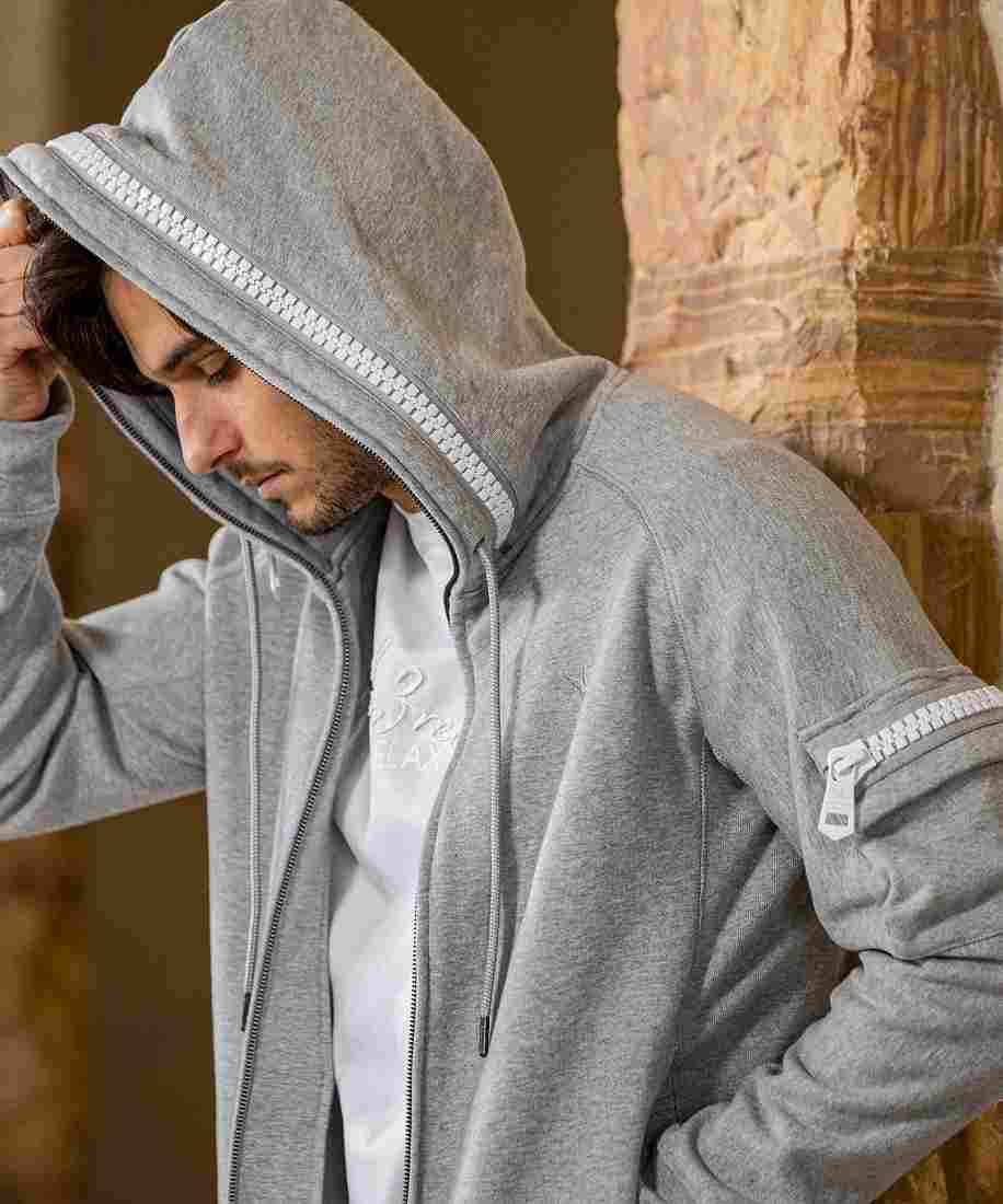 1PIU1UGUALE3 RELAX ネオンカラーバックロゴプルオーバーパーカー