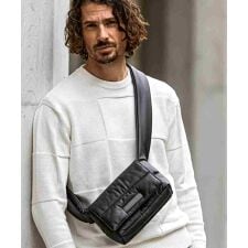 1PIU1UGUALE3 RELAX シルバーロゴプレートパデッドミニショルダーバッグ