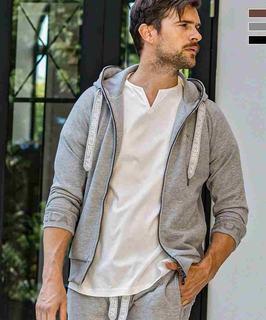 縦ロゴスウェットパーカー | ウノピゥウノウグァーレトレ