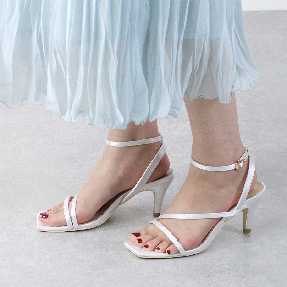 【Steve Madden】美脚効果抜群 ピンヒール ストラップサンダル Steve Madden】美脚効果抜群 ピンヒール ストラップサンダル