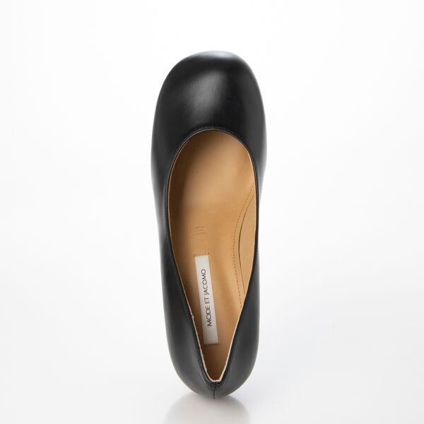 オブリークトゥプレーンパンプス