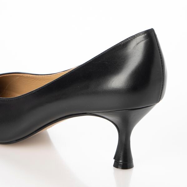 オブリークトゥプレーンパンプス