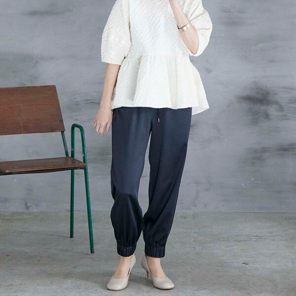 オブリークトゥプレーンパンプス