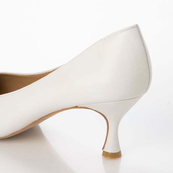 オブリークトゥプレーンパンプス