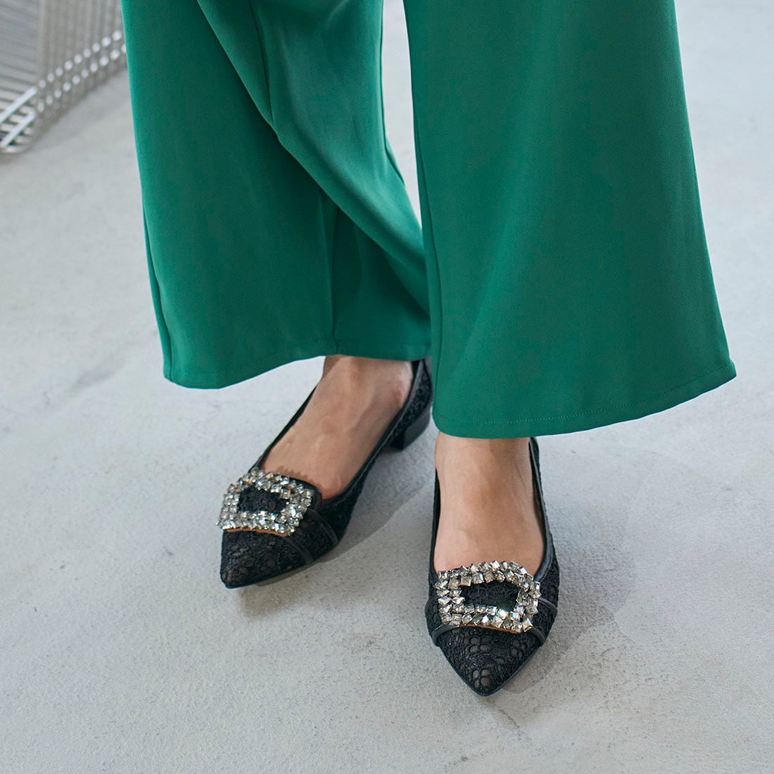 ポインテッドトゥビジューレースパンプス