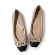 スクエアビットフラットパンプス