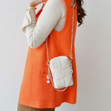 マシェールコゼット？(ma chere Cosette?)のお花パール調メタルチェーンストラップ