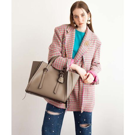 SSVF g[v~bNXoꂵ܂!!q܂̐ɂĐlCOZ[i*:+Bڈȏ̌yƃfUC˔rbOg[gobOu߈ȏɌyvƓXlCIIO\ȃV_[Xgbvt2WAYdlBTChWbp[(t@Xi[)̕ό`݂ȃg[gobOŁAJ߂ōD݂̃TCY`ɕςꉽʂ̃R[fy߂̂|CgłVvŖÔȂFƃtHBTCh̃Wbp[VѐSvXAƂU[̕\lۂR[fiグG߂Ȃł͂̃R[fɂYA{ȃX^Cył܂B}`mۂd؂̂ȂԂ͉ו₷A|PbgĂAo⎝yłBוȂʋΓxV[ł͏{̃XJ[tĂȂꊴôfGłˁl̃ZX铖X̃}XgACełB傫3TypeIڈȏ̎[́IRpNghSTCYE291-0031ʋ΃obOȂǂɂ傤ǂMTCYE161-0801Lԍŏi肢v܂BPUU[Ƃͥ_炩ƂG肪ŁA{vɋ߂ڂƎ̍/v(tFCNU[)łB{vî悤ȓʂȂ͕Kv܂BϐɗDĂ邱ƂłAJȂǂ̐Ă̓̊ȂǂŉĂ܂ۂɂ́A炩zŐ@ĂȂǊȒPȃeiXsĂƂ蒷邱Ƃ\łBAR[Ȃǂ܂܂n܂͗򉻂𑁂߂邱ƂɌq܂̂łӂBy Ui[jzfUCi[ Yuko Ohashi̋ՐɂӂCXs[Vꂽ}eAd`ɂiłBmA[itXōjl̏łFCɁALLlɔP߂̎iĂ܂BȂ̋P؂₩ɁAYuko OhashiƋɊFƊyłuhłB摜̏i̓TvłBۂ̏iƐFAdlAHATCYAfޓ኱قȂꍇ܂Bi摜́A̓p\RȂǂ̉{ɂAۂ̐FƈقȂČꍇ܂B\߂BipׂɁAAeV^OEl[KmF̏AGiJAȂǁjɂgpFFڂ̌ƂȂꍇ܂̂ŁA戵ɂ͏[ӂBAR[≖fnȂǂ̏ŁEۉtiɕtƁAFϐFEV~ꍇ򉻂𑁂߂錴ɂȂ܂̂łӂBîm点ޗ̉î2024N10菇iĒ܂B݂̓TCgɕ\Lꂽił̔̔ƂȂ܂BiɋLڂĂ鉿iɂ܂ċi/Vi݂Ă\܂A܂悤肢\グ܂B[^:022-6371]