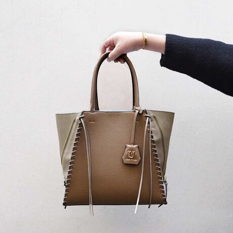 y Ui[jzfUCi[ Yuko Ohashi̋ՐɂӂCXs[Vꂽ}eAd`ɂiłBmA[itXōjl̏łFCɁALLlɔP߂̎iĂ܂BȂ̋P؂₩ɁAYuko OhashiƋɊFƊyłuhłBAR[≖fnȂǂ̏ŁEۉtiɕtƁAFϐFEV~ꍇ򉻂𑁂߂錴ɂȂ܂̂łӂB摜̏i̓TvłBۂ̏iƐFAdlAHATCYAfޓ኱قȂꍇ܂Bi摜́A̓p\RȂǂ̉{ɂAۂ̐FƈقȂČꍇ܂B\߂BipׂɁAAeV^OEl[KmF̏AGiJAȂǁjɂgpFFڂ̌ƂȂꍇ܂̂ŁA戵ɂ͏[ӂB[^:022-7931]