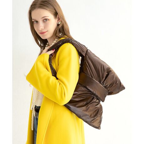 ӂy₩ŁAv킸GꂽȂ悤ȃ{g[gBuhuNuageijA[Wjv́AtXŁg_hӖ܂B̖̒ʂA_炩ݍނ悤ȃtH͂̃obOłBDetailE傫ȃ{ANZgɂȂ炵fUCEyʂŃ\tgȑfފA|₷nhdlEʋ΂fC[ɂgpITCYE{}OlbgɂȂĂ܂BE|PbgtŃX}z⏬̎[֗Eڈȏ̎[́Stylel̃tF~jR[fɂ͂AfjȂǂ̃JWAX^CɂRɓޖ\fUCBy₩ȃiCfނ悭oAÂȂ肷iȈۂɎdオ܂BMaterialyʂŏ_炩|GXefނgpBVɂȂɂA₷̂|CgBG߂킸I[V[Y􂵂܂BColorubNiԃJ[juEijAX̂鉐uEjS[hi؂₩ŗDg[jꂼقȂ\ŁAR[fɍ킹yݕł܂BSpecJF}Olbg|PbgF~1F|SeriesV[Ỹ~jTCYuNuage {~jV_[obOviuhi3320061jWJBeqobÔ悤ɃZbgŎg΁AR[f̓ꊴAbv܂By Ui[jzfUCi[ Yuko Ohashi̋ՐɂӂCXs[Vꂽ}eAd`ɂiłBmA[itXōjl̏łFCɁALLlɔP߂̎iĂ܂BȂ̋P؂₩ɁAYuko OhashiƋɊFƊyłuhłBAR[≖fnȂǂ̏ŁEۉtiɕtƁAFϐFEV~ꍇ򉻂𑁂߂錴ɂȂ܂̂łӂB摜̏i̓TvłBۂ̏iƐFAdlAHATCYAfޓ኱قȂꍇ܂Bi摜́A̓p\RȂǂ̉{ɂAۂ̐FƈقȂČꍇ܂B\߂BipׂɁAAeV^OEl[KmF̏AGiJAȂǁjɂgpFFڂ̌ƂȂꍇ܂̂ŁA戵ɂ͏[ӂB[^:3320071]