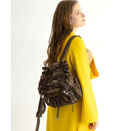 ӂƂMU[ƌy₩ȑfފ͂́ANuageijA[WjV[ỸbNBu_iNuagejv̂悤ɌyA_炩tHŔwɗDY܂BDetailE̓IȃMU[fUCR[f̃ANZgɁE{̂͌yʃ|GXefނŁA^тKEʋ΁EʊwEoɂ҂Etg|PbgtŃX}z⏬₷Ewʃ|PbgtŖhƖʂE͋В{tbvdlłS݌vDesign傫ȃ{`[tAzMU[̗̊ۓIBJWAɂȂ肷AltF~jɎĂ郊bNłBӂƂfފG߂킸g₷AXJ[gɂpcɂ킹₷\fUCBMaterialyʂŏ_炩|GXefނgpBVɂȂɂA≘ɂ߁AfC[痷s܂ŕL􂵂܂Bnɂ͏iȔzF̃J[CjO̗piJ[ƂɈقȂ܂jBColorubNiFbhjuEiF~gO[jS[hiFu[jŋCオ3FWJBǂ̃J[Ȃ؂₩vX܂BSpecJFВ{tbvi}OzbNj|PbgF~2AO~2itgEwʁjV_[FSeriesV[Ỹg[gEV_[WJBy₩ȃfUCœꊴ̂X^Cy߂܂By Ui[jzfUCi[ Yuko Ohashi̋ՐɂӂCXs[Vꂽ}eAd`ɂiłBmA[itXōjl̏łFCɁALLlɔP߂̎iĂ܂BȂ̋P؂₩ɁAYuko OhashiƋɊFƊyłuhłBAR[≖fnȂǂ̏ŁEۉtiɕtƁAFϐFEV~ꍇ򉻂𑁂߂錴ɂȂ܂̂łӂB摜̏i̓TvłBۂ̏iƐFAdlAHATCYAfޓ኱قȂꍇ܂Bi摜́A̓p\RȂǂ̉{ɂAۂ̐FƈقȂČꍇ܂B\߂BipׂɁAAeV^OEl[KmF̏AGiJAȂǁjɂgpFFڂ̌ƂȂꍇ܂̂ŁA戵ɂ͏[ӂB[^:3320081]