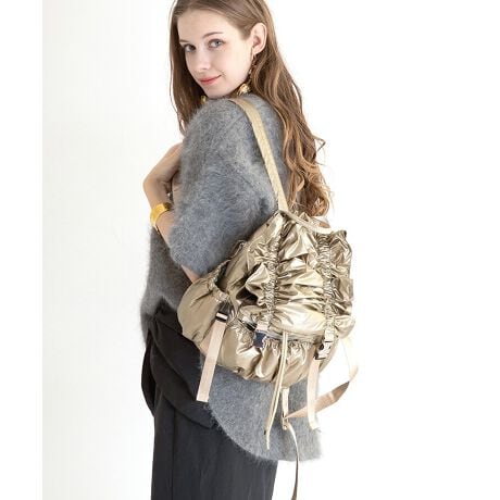 ӂƂMU[ƌy₩ȑfފ͂́ANuageijA[WjV[ỸbNBu_iNuagejv̂悤ɌyA_炩tHŔwɗDY܂BDetailE̓IȃMU[fUCR[f̃ANZgɁE{̂͌yʃ|GXefނŁA^тKEʋ΁EʊwEoɂ҂Etg|PbgtŃX}z⏬₷Ewʃ|PbgtŖhƖʂE͋В{tbvdlłS݌vDesign傫ȃ{`[tAzMU[̗̊ۓIBJWAɂȂ肷AltF~jɎĂ郊bNłBӂƂfފG߂킸g₷AXJ[gɂpcɂ킹₷\fUCBMaterialyʂŏ_炩|GXefނgpBVɂȂɂA≘ɂ߁AfC[痷s܂ŕL􂵂܂Bnɂ͏iȔzF̃J[CjO̗piJ[ƂɈقȂ܂jBColorubNiFbhjuEiF~gO[jS[hiFu[jŋCオ3FWJBǂ̃J[Ȃ؂₩vX܂BSpecJFВ{tbvi}OzbNj|PbgF~2AO~2itgEwʁjV_[FSeriesV[Ỹg[gEV_[WJBy₩ȃfUCœꊴ̂X^Cy߂܂By Ui[jzfUCi[ Yuko Ohashi̋ՐɂӂCXs[Vꂽ}eAd`ɂiłBmA[itXōjl̏łFCɁALLlɔP߂̎iĂ܂BȂ̋P؂₩ɁAYuko OhashiƋɊFƊyłuhłBAR[≖fnȂǂ̏ŁEۉtiɕtƁAFϐFEV~ꍇ򉻂𑁂߂錴ɂȂ܂̂łӂB摜̏i̓TvłBۂ̏iƐFAdlAHATCYAfޓ኱قȂꍇ܂Bi摜́A̓p\RȂǂ̉{ɂAۂ̐FƈقȂČꍇ܂B\߂BipׂɁAAeV^OEl[KmF̏AGiJAȂǁjɂgpFFڂ̌ƂȂꍇ܂̂ŁA戵ɂ͏[ӂB[^:3320081]