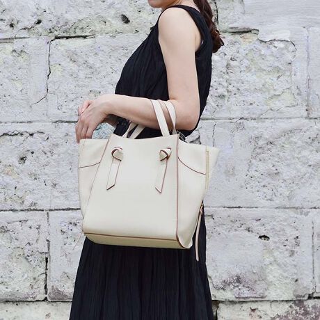 _Histoire݌v̔5,000˔jI^gTVh}ujɐ܂ꂽ́v֏i͂Ă܂BhgTVh}u_ UXyVv֏i͂Ă܂BhgTVh}uJtu`WF_[XjqɈĂ܂B`v֏i͂Ă܂BhlC̃Vo[V_[Xgbvtōēׂ܂!ƂȂɔ^ĂWbp[g[gobOVvŖÔȂFƃtHBTCh̃Wbp[ŗVѐSvXfUCłBƂU[̕\lۂR[fiグĂ܂}`mۂd؂̂ȂԂ͉ו₷AoyłBON/OFFp₷AhŃX^CbVȈۂɁBt@[`[XJ[tȂǏŗVł݂ĂfGłSTCYWJ܂yiR[h:291-0031zy Ui[jzfUCi[ Yuko Ohashi̋ՐɂӂCXs[Vꂽ}eAd`ɂiłBmA[itXōjl̏łFCɁALLlɔP߂̎iĂ܂BȂ̋P؂₩ɁAYuko OhashiƋɊFƊyłuhłBC⏝܂fނ̓ɂȂ܂̂ŗ\߂BipׂɁAAeV^OEl[KmF̏Ap͂舵B摜̏i̓TvłBۂ̏iƐFAdlAHATCYAfޓ኱قȂꍇ܂BAR[≖fnȂǂ̏ŁEۉtiɕtƁAFϐFEV~ꍇ򉻂𑁂߂錴ɂȂ܂̂łӂBîm点ޗ̉î2024N10菇iĒ܂B݂̓TCgɕ\Lꂽił̔̔ƂȂ܂BiɋLڂĂ鉿iɂ܂ċi/Vi݂Ă\܂A܂悤肢\グ܂B[^:161-0801]