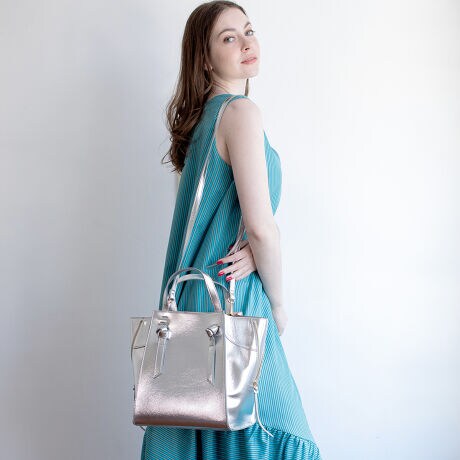 _Histoire݌v̔5,000˔jI^gTVh}ujɐ܂ꂽ́v֏i͂Ă܂BhgTVh}u_ UXyVv֏i͂Ă܂BhgTVh}uJtu`WF_[XjqɈĂ܂B`v֏i͂Ă܂BhlC̃Vo[V_[Xgbvtōēׂ܂!ƂȂɔ^ĂWbp[g[gobOVvŖÔȂFƃtHBTCh̃Wbp[ŗVѐSvXfUCłBƂU[̕\lۂR[fiグĂ܂}`mۂd؂̂ȂԂ͉ו₷AoyłBON/OFFp₷AhŃX^CbVȈۂɁBt@[`[XJ[tȂǏŗVł݂ĂfGłSTCYWJ܂yiR[h:291-0031zy Ui[jzfUCi[ Yuko Ohashi̋ՐɂӂCXs[Vꂽ}eAd`ɂiłBmA[itXōjl̏łFCɁALLlɔP߂̎iĂ܂BȂ̋P؂₩ɁAYuko OhashiƋɊFƊyłuhłBC⏝܂fނ̓ɂȂ܂̂ŗ\߂BipׂɁAAeV^OEl[KmF̏Ap͂舵B摜̏i̓TvłBۂ̏iƐFAdlAHATCYAfޓ኱قȂꍇ܂BAR[≖fnȂǂ̏ŁEۉtiɕtƁAFϐFEV~ꍇ򉻂𑁂߂錴ɂȂ܂̂łӂBîm点ޗ̉î2024N10菇iĒ܂B݂̓TCgɕ\Lꂽił̔̔ƂȂ܂BiɋLڂĂ鉿iɂ܂ċi/Vi݂Ă\܂A܂悤肢\グ܂B[^:161-0801]