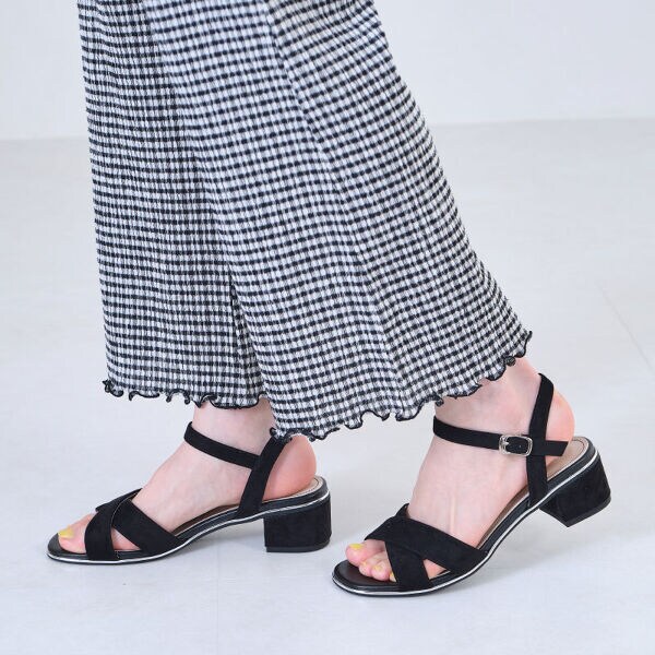 ストラップサンダル