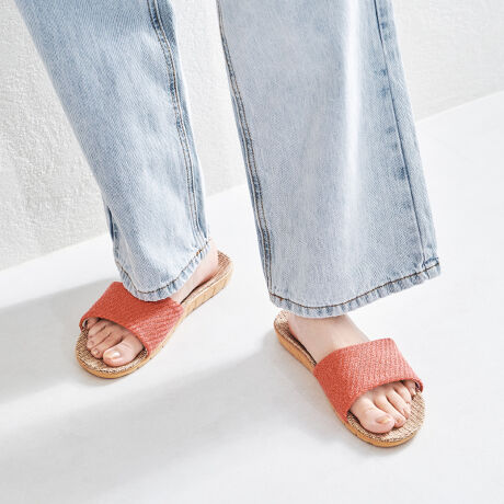 fނőꂵƂ̔G肪Cǂ[V[YBb̗n_炩LoXfނłԂKɃT|[gByʃ\[őɂ̂|CgBT_^CvŏɂA₷̔Y݂Ă1ByIXXPOINTzɂyʃ\[ ߂̃TCY T_^Cvŏɂ y\[\Lɂāz\[̕\L͑ƂȂ܂ׁATCY\Lł͂܂ByTCYɂāzSc35-36(22.5-23.0cm)/Mc37-38(23.5-24.0cm)/Lc39-40(24.5-25.0cm)