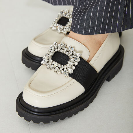 召lXȃNArW[؂₩ȃ[t@[́A{[\[Œ悭JWA_Eig₷fUCɗƂ1BubN͏tĂłyGifނgpAzCg̓Z~}bgȎōvXBO[̓D荞łcC[hfނŖ邢ۂɁB3FقȂJ[~ŒEłA̋l܂ACeB[^:41118]