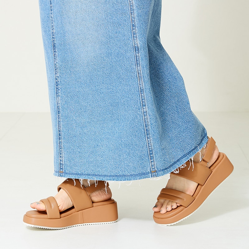 オトナ厚底レザートングサンダル | ヒナ デイ グリーン(Hina Day Green