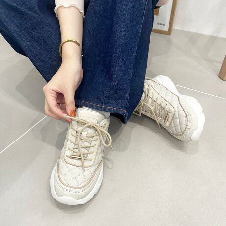 Abp[̃LeBOfUCtF~jȃXj[J[́Aۂ݂̂VGbgŏ_炩ۂɎdグÂ߂ȃR[fBl[gƑQ̃ACeBׂ߂̃V[[X̒ɂ͋p[c{AՂBpCsOx[WƃO[͓Fɂ邱ƂőŜ̐F𑵂AubN͂ăS[hɂ邱ƂŃnvXB[^:OT3743]