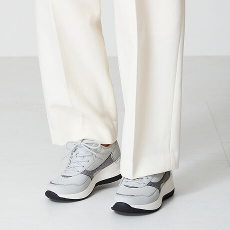 q[Abv\[TChƂVGbgfBCNȃXj[J[BV[[Xׂ߂̊ەRɂ{[}׌ACeȂ̂ŃXj[J[̕ɂ߁BܐTChɕtOb^[̐ؑփp[cANZgɂȂAɂVo[̃^p[ct邱ƂŌpʂȂƍ̂vXBTvɂĎBeĂ܂̂ŁA~FASFAn̐F̎dlɕύXꍇ܂B炩߂B[^:OT3749]