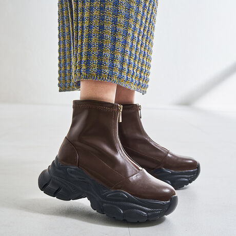 [hȕ͋CZZ^[Wbvu[ćAƂXj[J[\[gݍ킹ghCNɎdグ1B_炩ɃtBbgXgb`fނŃVGbgYɌA{gXI΂ȂDGBtg̃WbvfUCŏc̃CۗA{[\[ŃX^CAbvĂ{ȃACeBTvɂĎBeĂ܂̂ŁA~FASFAn̐F̎dlɕύXꍇ܂B炩߂B[^:41437]