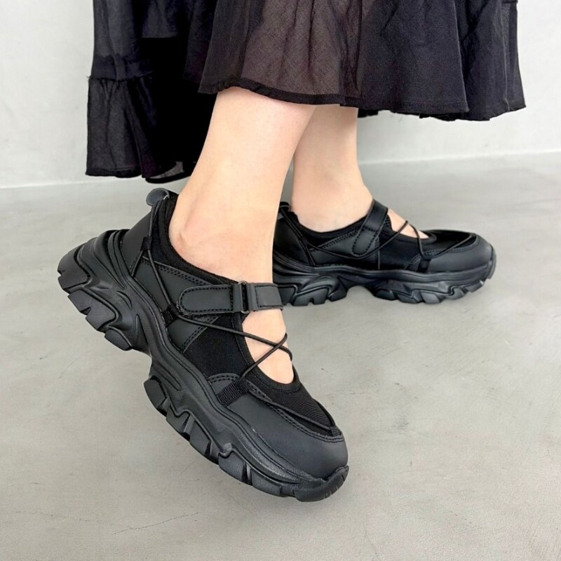 厚底なのに軽量 歩きやすい チューブストラップデザインベルト