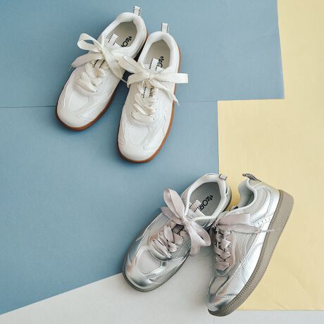 ߂ȍőɃtBbgXj[J[BAbp[Ŝɑ_Ƀ^bN̐ؑփfUC{ghڂ̃Xj[J[Bx[XbVfނɂ邱ƂŒʋCǂA\[߂ŃRpNgȂ̂IŌڂy₩ȑoBV[[X̓Te{ɂăK[[vXAXNGAgDJWAtF~j܂ŕL􂵂ĂBTvɂĎBeĂ܂̂ŁA~FASFAn̐F̎dlɕύXꍇ܂B炩߂B[^:OT3764]