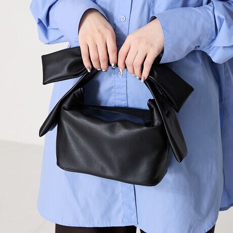 ̃{݊Q̃nhobÓA{̂Ƀ}bgȍfނgp邱ƂŊÂȂ肷lۂƂłAJWAȃR[f烌fBȃR[f܂ŕL}b`BԌɂ̓}OlbgtĂAgȂ̂ňSĎ^тoBɂ500ml̃ybg{gg̗ǂTCY͓IBTvɂĎBeĂ܂̂ŁA~FASFAn̐F̎dlɕύXꍇ܂B炩߂B[^:BA-246]