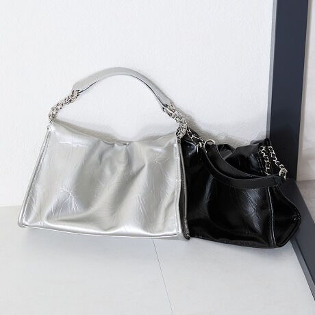 VH{fނ̃XNGAobO͎蕔ɍfނ҂ݍ񂾃`F[gp邱ƂłƂƂGbWACeB{̂Ƀ\tgU[gpĂ̂ŊԌ傫Jו̏oX[YB̑ʂɂ1|PbgtĂ̂ŏYɎ[邱ƂoȂǋ@\ʂ[BTvɂĎBeĂ܂̂ŁA~FASFAn̐F̎dlɕύXꍇ܂B炩߂B[^:BA-250]