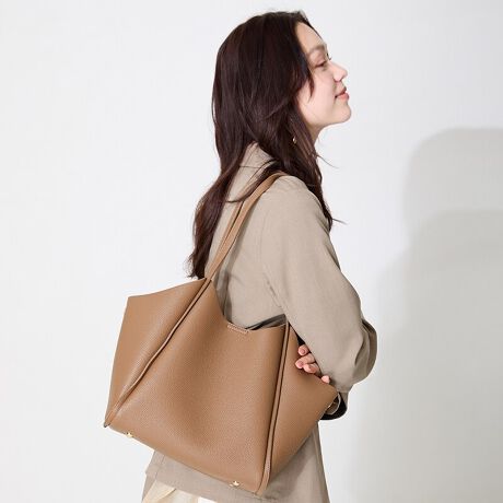 VNH{fނYg[gobÓAԌȐ`悤ɃJbĝɂ҂tBbg`ɎdグȂǎg₷ǋB̃CobN͎d؂ɂȂD̂ŐڂȂו܂ƂoBig͂񂨎dpƂĂg₷TCYŃ}`Ɋ􂵂ByIXXPOINTzO\ȃCobOtVNH{fނōA4TCY[dpɂ߃TvɂĎBeĂ܂̂ŁA~FASFAn̐F̎dlɕύXꍇ܂B炩߂B[^:BA-256]