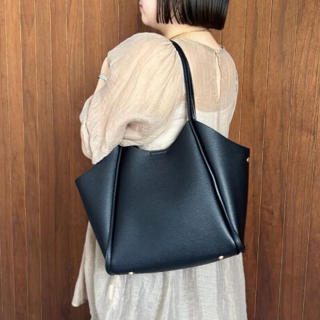 VNH{fނYg[gobÓAԌȐ`悤ɃJbĝɂ҂tBbg`ɎdグȂǎg₷ǋB̃CobN͎d؂ɂȂD̂ŐڂȂו܂ƂoBig͂񂨎dpƂĂg₷TCYŃ}`Ɋ􂵂ByIXXPOINTzO\ȃCobOtVNH{fނōA4TCY[dpɂ߃TvɂĎBeĂ܂̂ŁA~FASFAn̐F̎dlɕύXꍇ܂B炩߂B[^:BA-256]