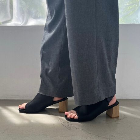 艟Ăb[̃fUCƁAC\[Ŝɓꂽӂӂ̃NbVň芴̂T_Bɂ̓\tgȃiCngpAݍł悤ȗSn݂ɂȂ肻B̃Xgbv͒E炭ȃxN^CvB݂̗ǂi`J[̃Ebhq[lۂAX^CO̕LACeBTvɂĎBeĂ܂̂ŁA~FASFAn̐F̎dlɕύXꍇ܂B炩߂B[^:51205]