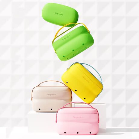 t@Xi[|[`Ƃ|[`̂Qgݍ킳2in1fUCB㕔̃t@Xi[|[`ɂ̓CNACeXLPAACe[łAOĒP̂łgpł̂Ŏ^їpƂĂg₷B̂|[`͒ɕ̒ʋCE{ƂŁAʏ₨CȂǂŎgpĂ܂ɂAʋCǂ̂ŃVv[Ȃǂ̃oXACef^PAObYȂǂ[̂ɂ҂BEVAfނgpĂ̂ŖhƖhɗDĂAꂪyɂł̂B|[`m͏d˂Ĉ̌^ɂȂ̂Ŏ^т₷AfC[g痷s܂ŕLs܂ŕL􂷂邱ƊԈႢȂBWEB̏iƂȂ܂[^:G-0014]sWhat's fungoofun(t@O[t@)?tfungoofun̓hCc̃bhhbgfUC܂iF DESIGN AWARD܂fUCi[`[ɂčꂽuhłBɗDƎEVAfނgTXeiuňۓIȃfUC̃obO|[`͐E璍ڂW߂Ă܂BTvɂĎBeĂ܂̂ŁA~FASFAn̐F̎dlɕύXꍇ܂B炩߂B