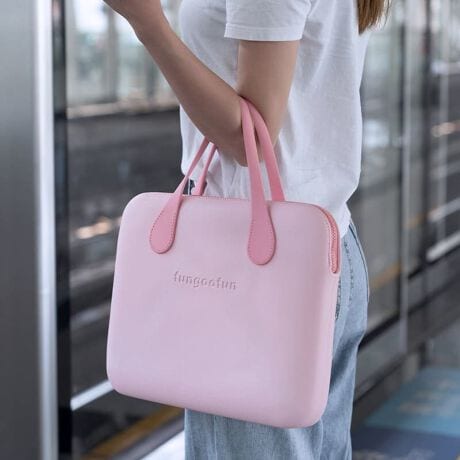 ʊw炨dp܂ŕL􂷂m[gp\RobÓAEVAfނgpĂ̂ŌyɖhƖhɗDA݂͌ĉʂ{ƂŏՌa炰ƃm[gp\RیBꕔɂ\ʂɍׂʂt邱ƂŊ~ߌʂvX芴̂dlɁBefނȂ̂ŉJ̓SĎgƂłA@\Ȃ̂łȒPB13C``17C`܂Ńm[gp\Ȓ傫ɍ킹đIׂRTCYWJB_炩fފ̎Xgbv͖{̕ƃoCJ[ɂ邱ƂőƂ͈ႤoA炩ȃJ[u`͎rɃtBbĝŎ^т₷BC̏オrrbgȃCG[A_炩͋C̃sNAۂ̃lCr[̖LxȃJ[oG[VBsWhat's fungoofun(t@O[t@)?tfungoofun̓hCc̃bhhbgfUC܂iF DESIGN AWARD܂fUCi[`[ɂčꂽuhłBɗDƎEVAfނgTXeiuňۓIȃfUC̃obO|[`͐E璍ڂW߂Ă܂BTvɂĎBeĂ܂̂ŁA~FASFAn̐F̎dlɕύXꍇ܂B炩߂B[^:G-0019]