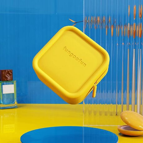 ՂƗ̓IȃpCsOA{̂ƓnFł܂Ƃ߂WbvfUCANZg̃XNGA^|[`BZ~}bgȃsNAIWACG[̑lRFWJŁAĂ邾ŋC̏オACeBL߂̃}`tڈȏɑeʂŁAXNGA^Ȃ̂ŃfbhXy[XȂ[dR[hނȂǂ̃KWFbg[₨o̍ۂ̏|[`ƂĂ߁BEVAfނgpĂ̂ŌyʂŌ^ꂵɂAĂ@łɎgƂ|CgBsWhat's fungoofun(t@O[t@)?tfungoofun̓hCc̃bhhbgfUC܂iF DESIGN AWARD܂fUCi[`[ɂčꂽuhłBɗDƎEVAfނgTXeiuňۓIȃfUC̃obO|[`͐E璍ڂW߂Ă܂BTvɂĎBeĂ܂̂ŁA~FASFAn̐F̎dlɕύXꍇ܂B炩߂B[^:G-0020]