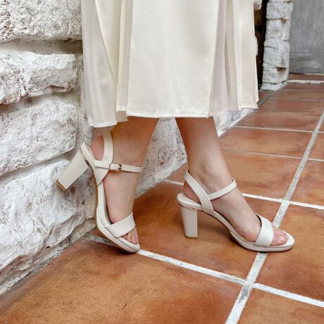 8.5cm̃q[ɑÕXg[tŃX^CAbvACéAɃ^bNC{ăGKgȈۂɁB߃q[ł芴ؚȃXgbvőŒ肵Ă̂ŕ₷B}bgȎ̃ubNAN[ȃzCĝقAO[̓cC[hfނŃjAXAl͋̕CYJ[OBTvɂĎBeĂ܂̂ŁA~FASFAn̐F̎dlɕύXꍇ܂B炩߂B[^:51208]