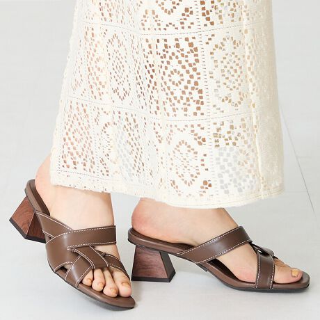 ̂Ebhq[RpNgȃ`L[q[ŎdグVbNȃT_Bxg͕GɃNX{̃fUCÂȂoA悢ĂȃACeɁBXJ[g⃏s[XȂǃtF~jR[f͂Aăfjƍ킹ăJWAȒȂȂꊴ̂X^CɁBTvɂĎBeĂ܂̂ŁA~FASFAn̐F̎dlɕύXꍇ܂B炩߂B[^:51209]