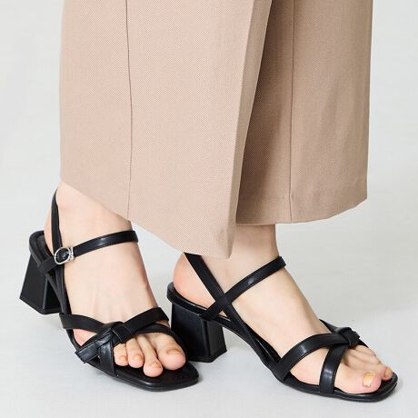 ؚȃXgbvfUC̃T_́A炵dグĂB6.5cm̃q[ŃX^CAbvtAɂȂ`ŐڒnʂL芴̂SnɁBGȕ҂ݕ̃{͈ȂfUCŃR[fɂȂꊴoĂAg₷x[VbNJ[fC[g₷AXJ[g⃏s[XȂǂƍ킹ĂƂƂtF~jȃX^CyŁBTvɂĎBeĂ܂̂ŁA~FASFAn̐F̎dlɕύXꍇ܂B炩߂B[^:51217]