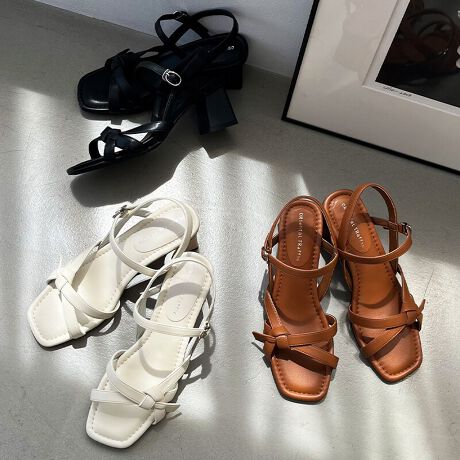 ؚȃXgbvfUC̃T_́A炵dグĂB6.5cm̃q[ŃX^CAbvtAɂȂ`ŐڒnʂL芴̂SnɁBGȕ҂ݕ̃{͈ȂfUCŃR[fɂȂꊴoĂAg₷x[VbNJ[fC[g₷AXJ[g⃏s[XȂǂƍ킹ĂƂƂtF~jȃX^CyŁBTvɂĎBeĂ܂̂ŁA~FASFAn̐F̎dlɕύXꍇ܂B炩߂B[^:51217]