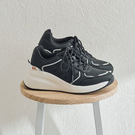 Vo[̃^bNCŃANZgNX̂Xj[J[́ATChɃLeBOfUC̃p[cgݍ킹lۂdグ1Bi`ɐ悢Ńq[Abv\[́AzCgɂ邱ƂŌyo_炩ȈۂɁB^Lbv{AƂ׌VGbgłꂢ߂ȃX^COɂ͂܂ACeBTvɂĎBeĂ܂̂ŁA~FASFAn̐F̎dlɕύXꍇ܂B炩߂B[^:OT3766]