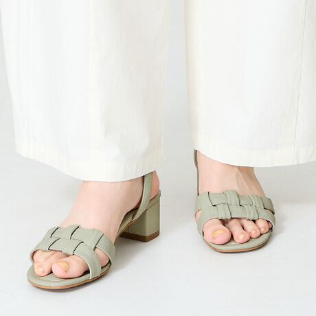 Gɕ҂ݍ܂ꂽ̊̂xgfUC|Cg̃T_́AɎ邾łxAbvB\tgȑ̑fނgp邱ƂŁAmXgXȗSnBxg͍אgɂ邱ƂŃAbp[Ƃ̃oXƂA炵IBR[fBl[gɓ݂₷i`J[ɁA₷~hq[ŃfC[g1B37i23.5jTCY̕Б̏d@195ySTAFF RgzSTAFF@D񕁒ĩTCYF22.5cm/STCYpTCYFS(22-22.5cm)TCYzF傫RgFSƒ傫ASSł҂łBNbV_炩AԂ̂oɂ߂łBSTAFF@I񕁒ĩTCYF23.5cm/MTCYpTCYFM(23-23.5cm)TCYzF҂RgFMTCYő͂҂łAS̓IɂƂ肪܂BC\[_炩ėSnǂłBTvɂĎBeĂ܂̂ŁA~FASFAn̐F̎dlɕύXꍇ܂B炩߂B[^:52203]