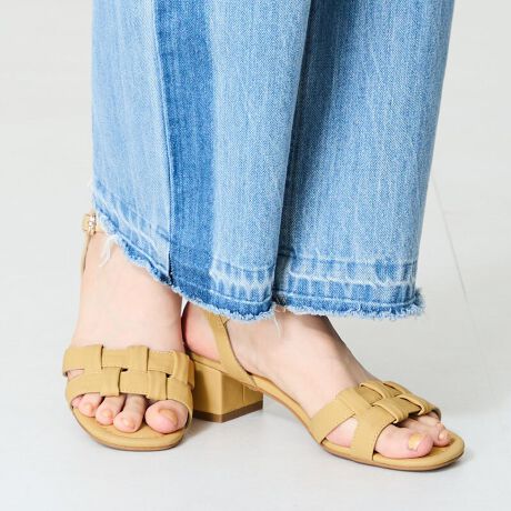 Gɕ҂ݍ܂ꂽ̊̂xgfUC|Cg̃T_́AɎ邾łxAbvB\tgȑ̑fނgp邱ƂŁAmXgXȗSnBxg͍אgɂ邱ƂŃAbp[Ƃ̃oXƂA炵IBR[fBl[gɓ݂₷i`J[ɁA₷~hq[ŃfC[g1B37i23.5jTCY̕Б̏d@195ySTAFF RgzSTAFF@D񕁒ĩTCYF22.5cm/STCYpTCYFS(22-22.5cm)TCYzF傫RgFSƒ傫ASSł҂łBNbV_炩AԂ̂oɂ߂łBSTAFF@I񕁒ĩTCYF23.5cm/MTCYpTCYFM(23-23.5cm)TCYzF҂RgFMTCYő͂҂łAS̓IɂƂ肪܂BC\[_炩ėSnǂłBTvɂĎBeĂ܂̂ŁA~FASFAn̐F̎dlɕύXꍇ܂B炩߂B[^:52203]