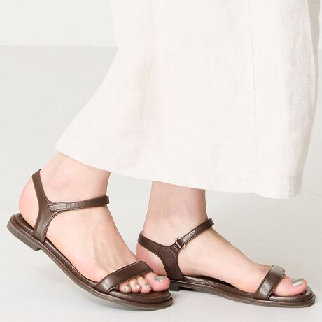 fC[Ɏg郏xgfUC̃tbgT_BNbVꂽC\[ƁAxg̓NbṼ\tgȑfނgp邱ƂŉKȗSnBؚȃANXgbvőɔoȂA}WbNe[vdlőɍ킹ĊȒPɒ邱Ƃ\BmIтɍȂ~j}fUC1Ăƕ֗ȃACeB37i23.5jTCY̕Б̏d@185ySTAFF RgzSTAFF@D񕁒ĩTCYF22.5cm/STCYpTCYFS(22-22.5cm)TCYzF傫RgFƕ]܂B̃}WbNxg߂Α܂BVvȃfUCȂ̂ŁA1Əd󂵂łBSTAFF@I񕁒ĩTCYF23.5cm/MTCYpTCYFM(23-23.5cm)TCYzF҂RgFMTCYł҂łBƂĂyāA}WbNe[vŒEyłBSTAFF@N񕁒ĩTCYF25.5cm/LLTCYpTCYFLL(25-25.5cm)TCYzF҂RgFLLTCYƑS̓Iɑ傫łBkTCYł傤ǗǂłB}WbNe[vŒ߂₷łBTvɂĎBeĂ܂̂ŁA~FASFAn̐F̎dlɕύXꍇ܂B炩߂B[^:52204]