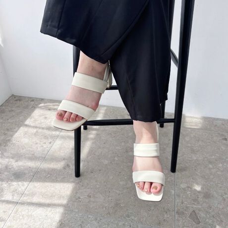 NlCT_I炳炵fނCT_IlC̃T_ɖ\ȃubNJ[oIXgb`̌fނőɂ҂tBbg1́AƂ_炩B}bgȎƃXNGAgDlۂA~hq[ł肰ȂX^CAbv҂łD́Bg[AbvłzCgA[hȃubNAW߃O[̃VbNȃJ[WJȂ̂ŕLV[Ŋł̂|CgB37i23.5jTCY̕Б̏d@200ySTAFF RgzSTAFF@D񕁒ĩTCYF22.5cm/STCYpTCYFS(22-22.5cm)TCYzF҂RgFSŏ]܂ÃxgLktBbg܂Bn_炩ĂƂĂyłBSTAFF@I񕁒ĩTCYF23.5cm/MTCYpTCYFM(23-23.5cm)TCYzF҂RgFMTCYł҂łBkobN̐n炩ȔGŗĂċCłBSTAFF@H񕁒ĩTCYF24.5cm/LTCYpTCYFL(24-24.5cm)TCYzF҂RgF҂łB_炩ČCC̐SzȂłBE₷łBTvɂĎBeĂ܂̂ŁA~FASFAn̐F̎dlɕύXꍇ܂B炩߂B[^:52208]